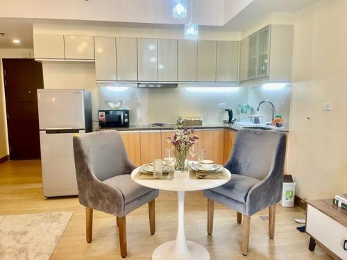 Condo Hotel type luxury Big Studio in Mckinley Hill taguig