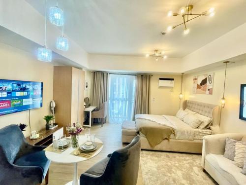 Condo Hotel type luxury Big Studio in Mckinley Hill taguig