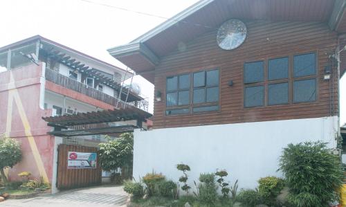 Joel's Apartelle By RedDoorz