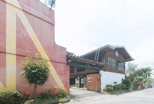 Joel's Apartelle By RedDoorz