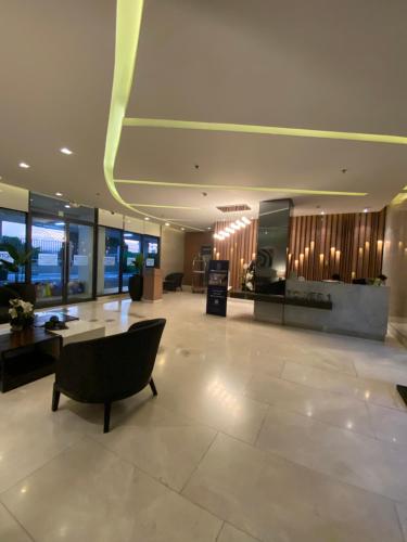 Natura Tropical Palm Suite