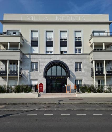 Villa Médicis Saint-Cyr-L'école