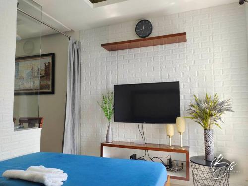 Birch Tower by Bright Space Mnla