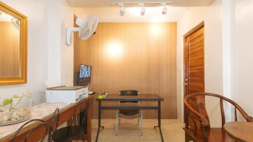 RedDoorz at Delorian Residences