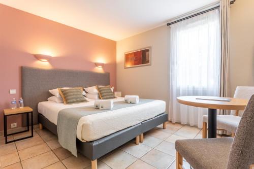 Logis La Bastide De Grignan Hotel & Restaurant La Chênaie