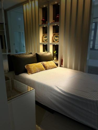 Overnight @ Shakhbot's