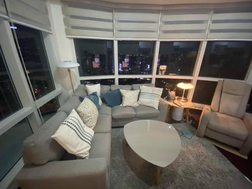 1BR Premium condo - Twin Oaks Pl PANORAMIC VIEW