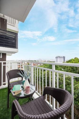 AMANI 606B Near Airport, Mall, Free Pool, Gym, Netflix, 200 Mbps Wi-fi