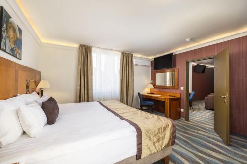 Carlton Hotel Buda Castle