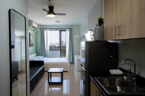 Seaside Charm-Cozy Studio Retreat Shore 2