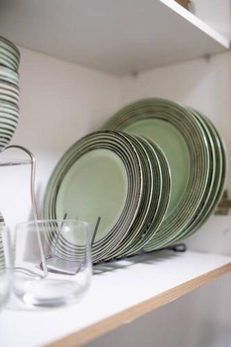 Seaside Charm-Cozy Studio Retreat Shore 2