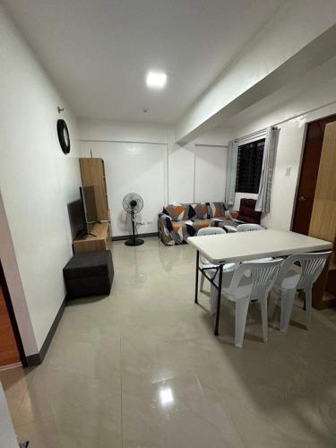 2BR Bangkal Entire Airconditioned Apartment, Sleeps 4