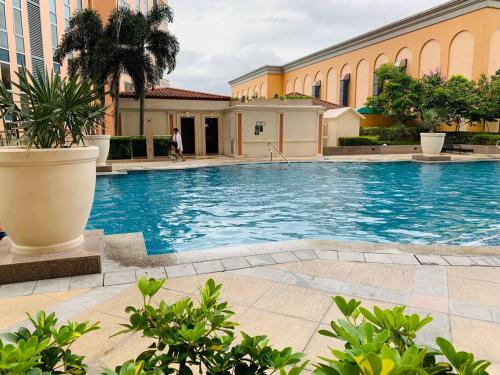 RARE unit at the Venice Luxury Residence With Balcony