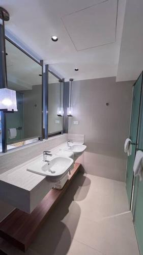 Staycation at The Hotel Residences at ACQUA