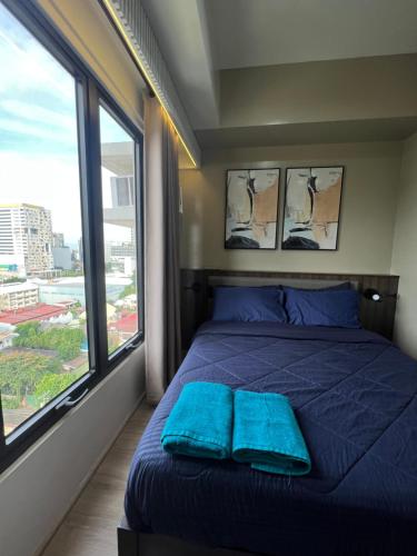 1 BR Lux Stay near Cebu IT Park with balcony wifi netflix awesome view