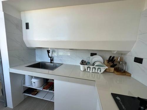 Absolute Beachfront Apartment With Kitchen