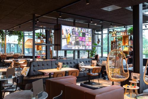 Moxy Amsterdam Schiphol Airport