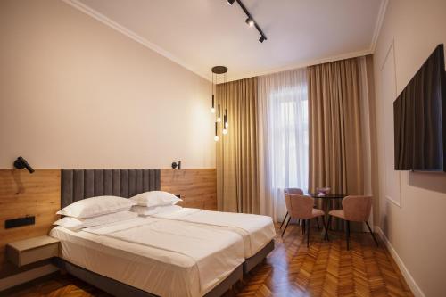 Bloom Downtown Suites