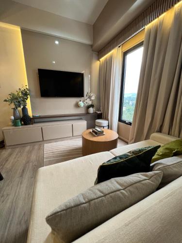 1 BR Lux Stay near Cebu IT Park with balcony wifi netflix awesome view