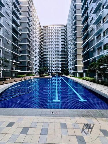 Minimalist and Serene 1BR Condo Unit near MOA