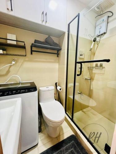 Minimalist and Serene 1BR Condo Unit near MOA