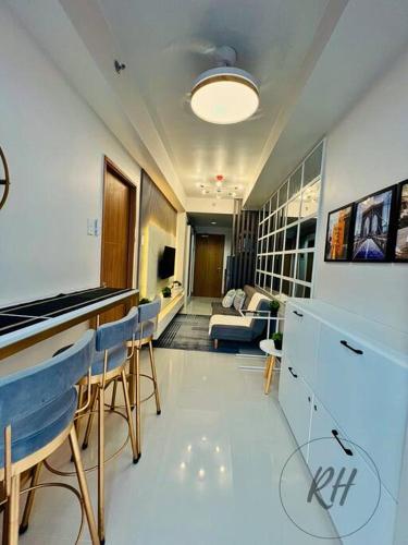 Minimalist and Serene 1BR Condo Unit near MOA