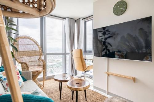 Tree of Life Penthouse 3BR w Gym Pool Sauna More