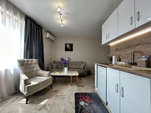 Old Town Apartment 3 with Free Private Parking