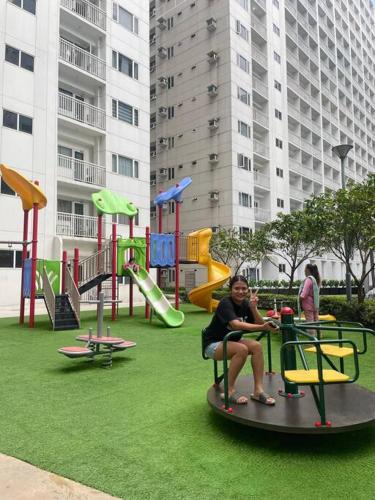 1 Bedroom Near MOA with Pool View - Shore 1 Residence