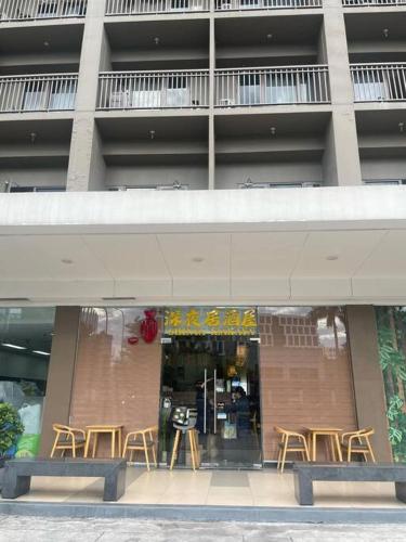 1 Bedroom Near MOA with Pool View - Shore 1 Residence