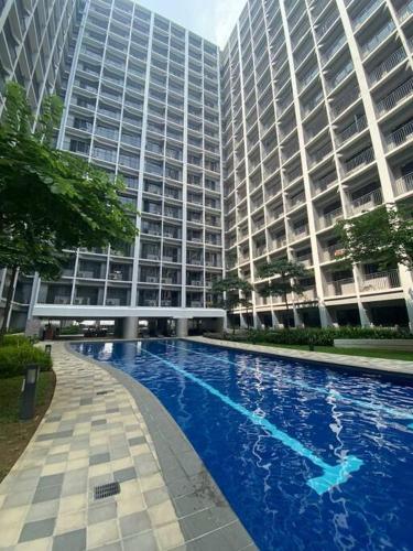 Shore2 Condo 1BR Balcony, Wifi, Pool, MOA, Airport