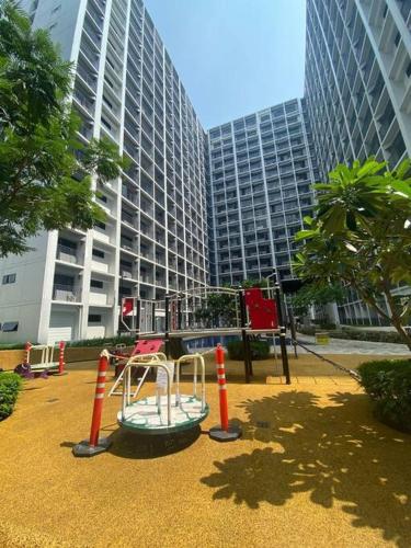 Shore2 Condo 1BR Balcony, Wifi, Pool, MOA, Airport