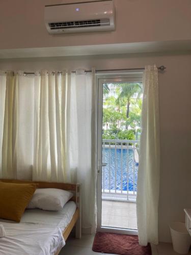 Shore Residence Direct Pool Access MOA Complex