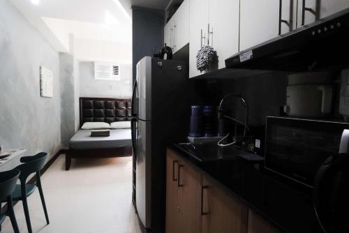 Cubao Manhattan Heights Residential Condo TA4N - Low Floor Studio with Pool & Balcony, 5 Mins Walk to Gateway Mall & Araneta Coliseum LRT MRT Cubao Quezon City - Staycations by SMS