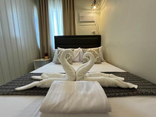 1 BedroomDeLuxe Condo w/Balcony, Pool & Gym