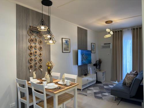 1 BedroomDeLuxe Condo w/Balcony, Pool & Gym