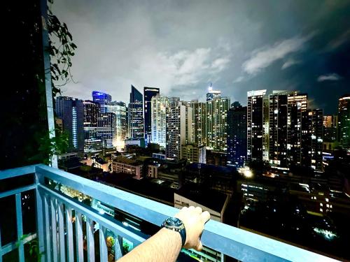 High Rise Condominium with Balcony, Pool, Gym, Skygarden, Grand lobby and Working Lounge 28F