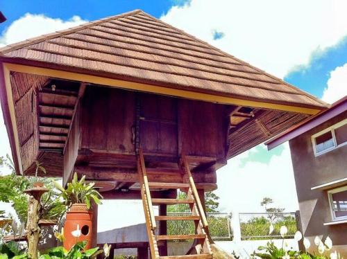 Modern Ifugao House at Tagaytay Patio Elisabel