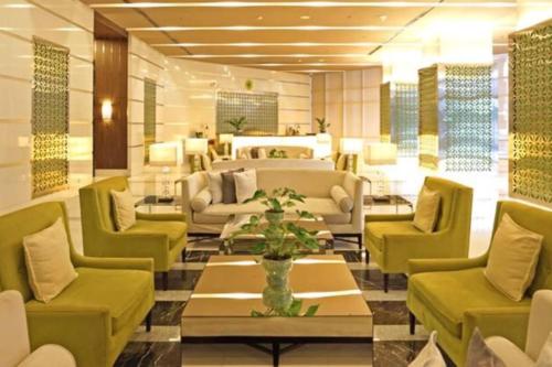 Twin Oaks Place West Tower