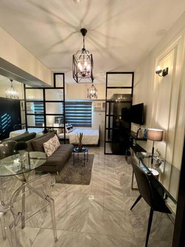 Luxury Style Living-Netflix Ready