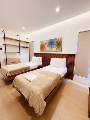 Yucca Villa - Stylish City Retreat