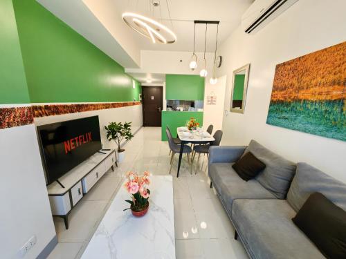 BGC Uptown Parksuites 2BR Skyline View with Balcony and Bathtub