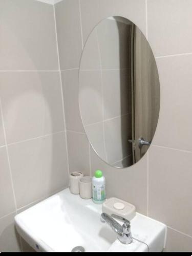 Luxurious Bayview 2BR Near MOA PICC CCP Free WiFi in Pasay