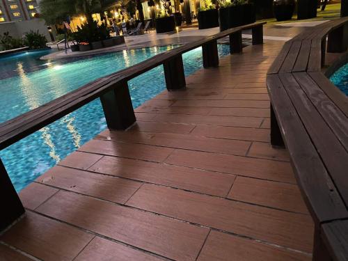 Makati Air Luxury Package - Laugh Sleep Brunch Surf 300 mbps Fast