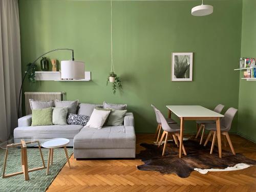 Großzügiger Wiener Altbau gleich neben Schönbrunn