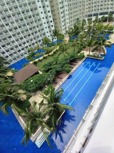Shore Residence Pool view Mall of Asia