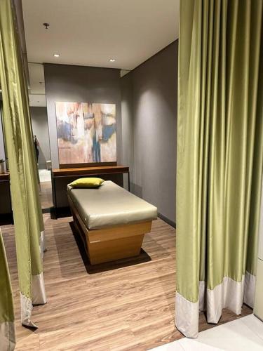 Cozi Chic 1br Condo beside One uptown Mall BGC