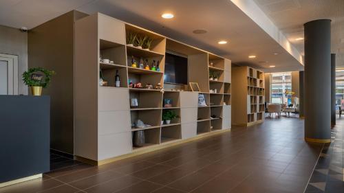 Holiday Inn - the niu, Ridge Halle Central Station