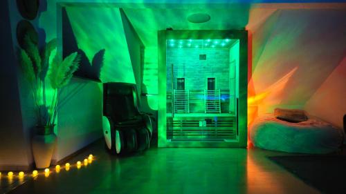 SAUNA - MASSAGE -Bodensee-Cinema Feeling- Home Sharing - Parking - Küche