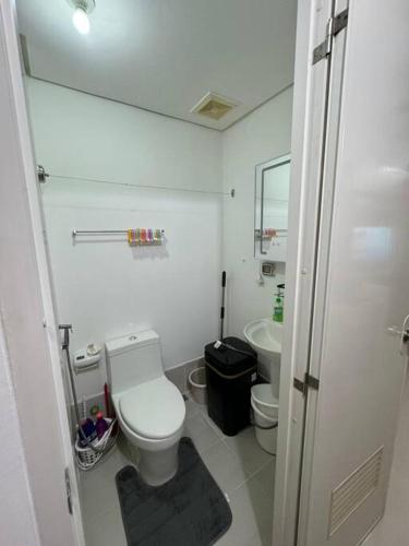 Cozy condo by the MRT & Light Mall experience comfort and convenience